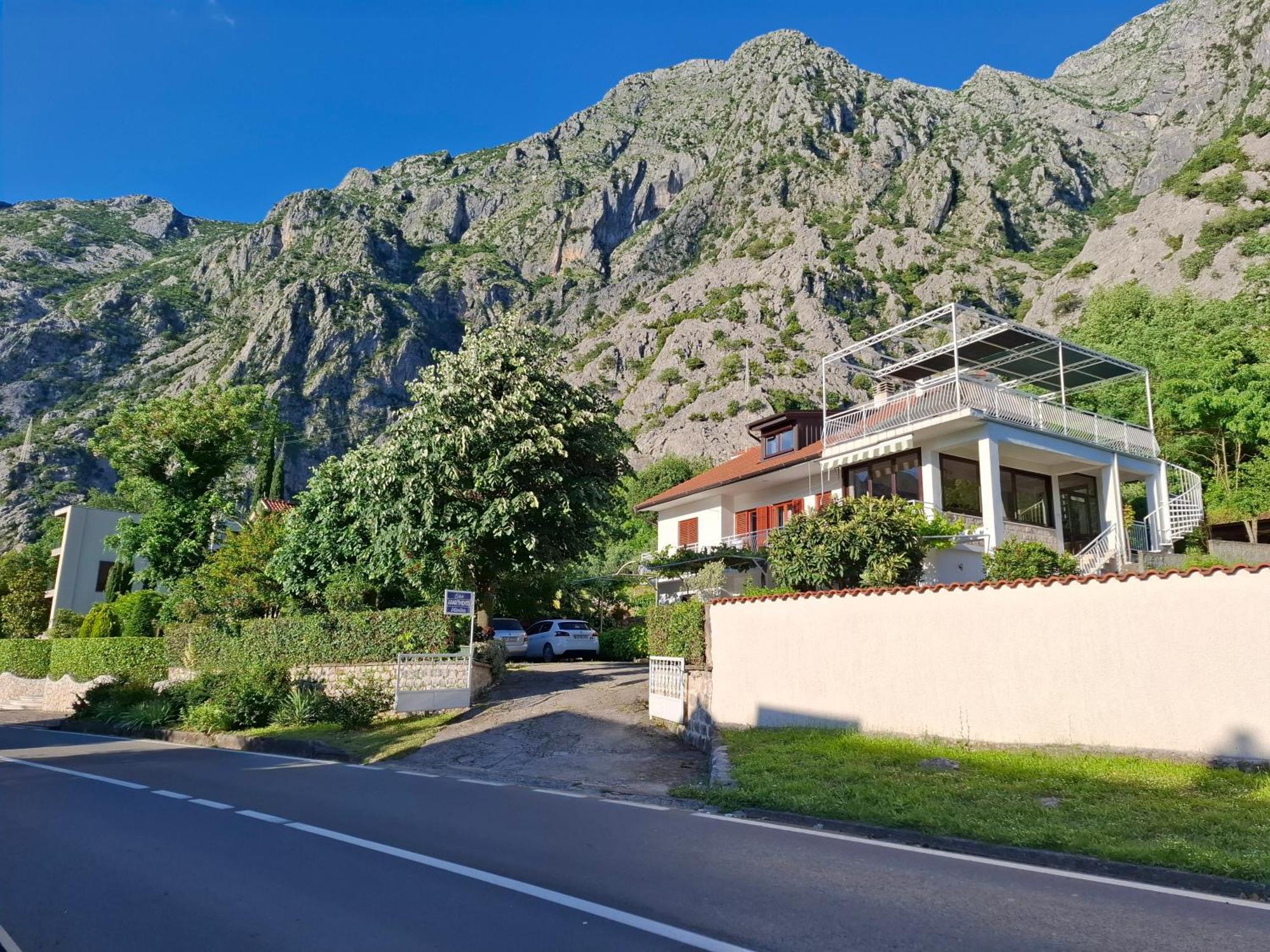 Apartment Cizek Kotor Bagian luar foto